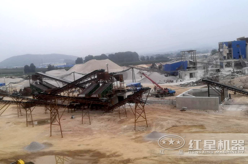 砂石生產(chǎn)線現(xiàn)場(chǎng) 砂石生產(chǎn)線現(xiàn)場(chǎng)