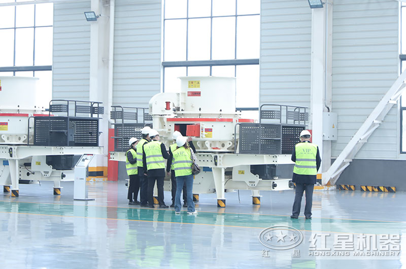 客戶來(lái)廠考察鵝卵石制砂設(shè)備 客戶來(lái)廠考察鵝卵石制砂設(shè)備