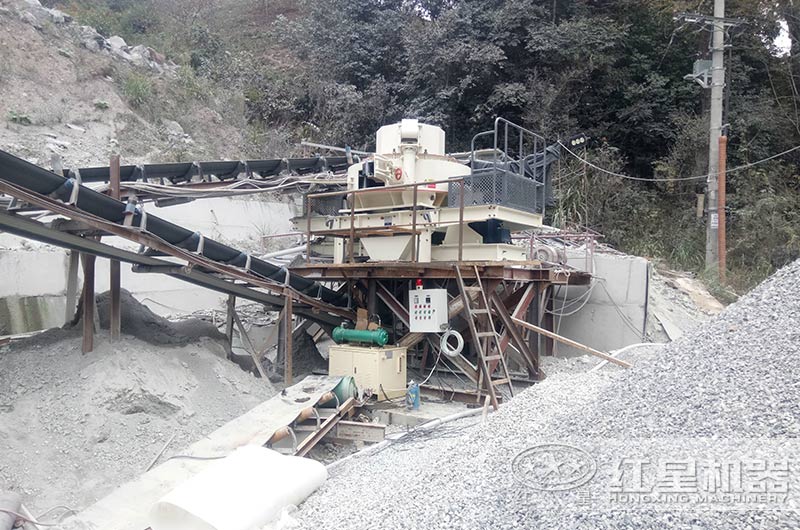 鵝卵石制砂加工生產(chǎn)現(xiàn)場(chǎng) 鵝卵石制砂加工生產(chǎn)現(xiàn)場(chǎng)