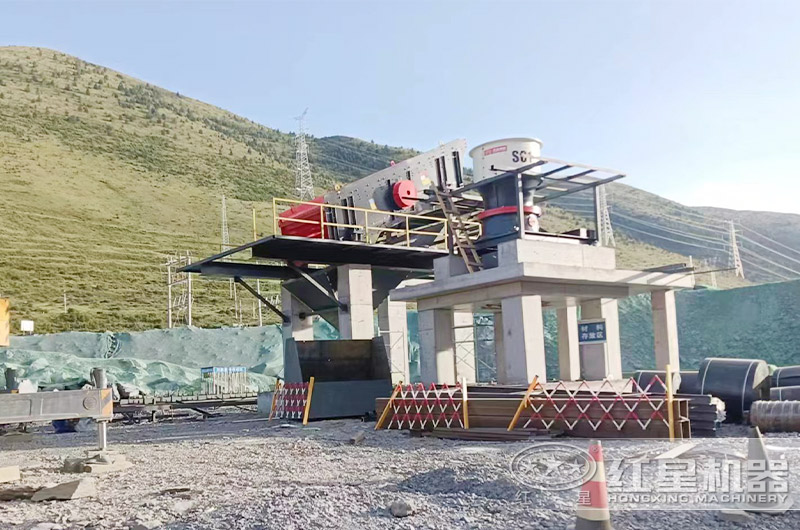 圓錐破碎機(jī)現(xiàn)場(chǎng) 圓錐破碎機(jī)現(xiàn)場(chǎng)