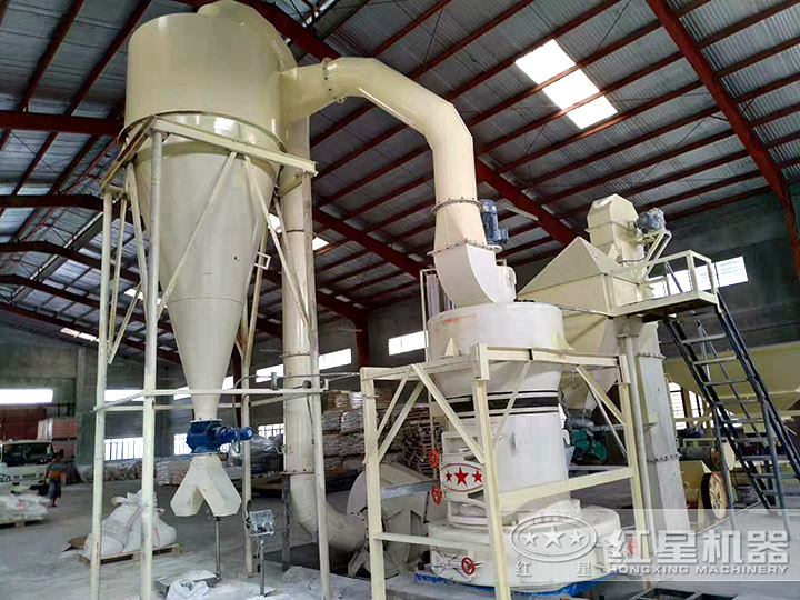 膨潤土雷蒙磨作業(yè)現場